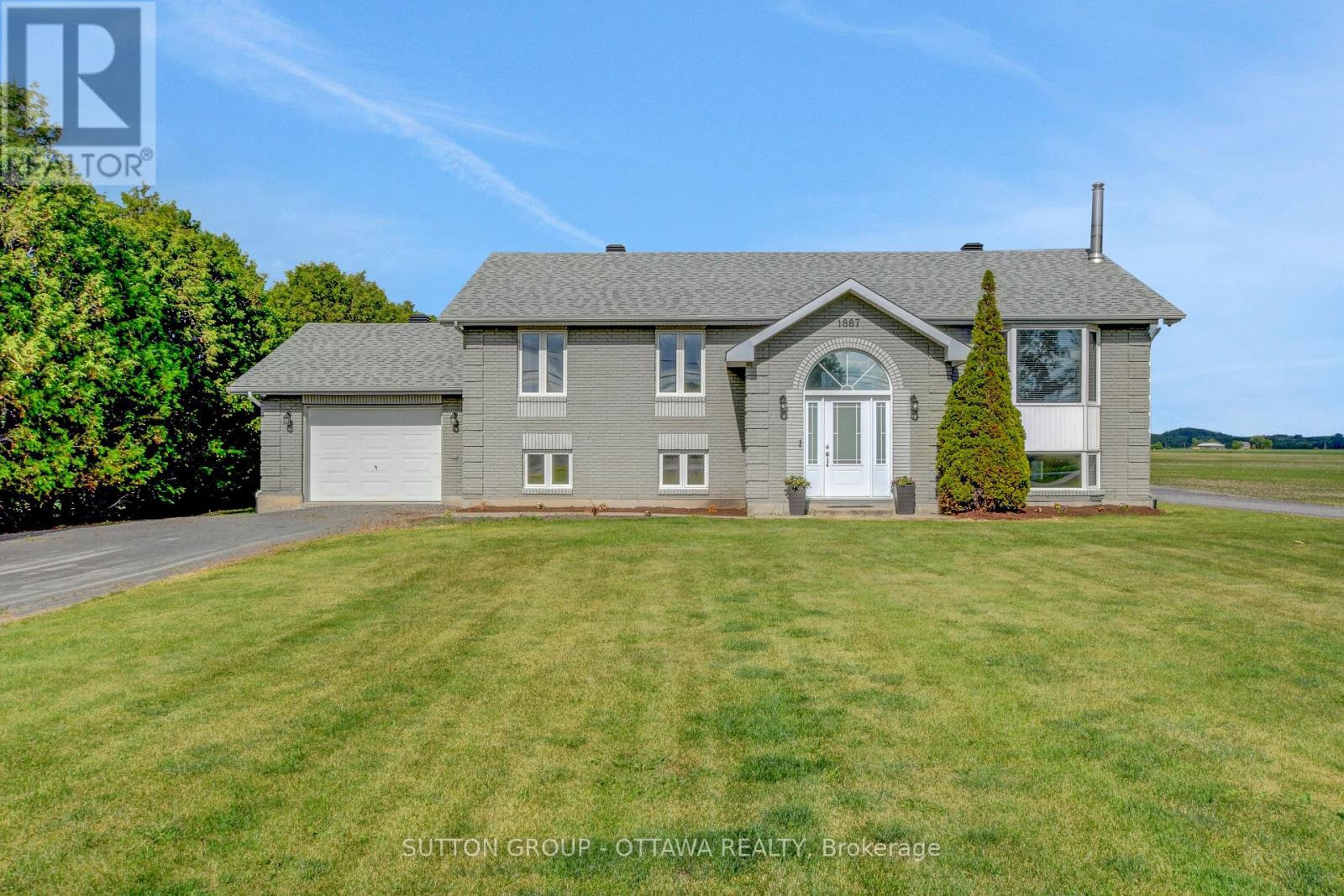 1887 Champlain Street, Clarence-Rockland, Ontario  K0A 1N0 - Photo 3 - X12233103