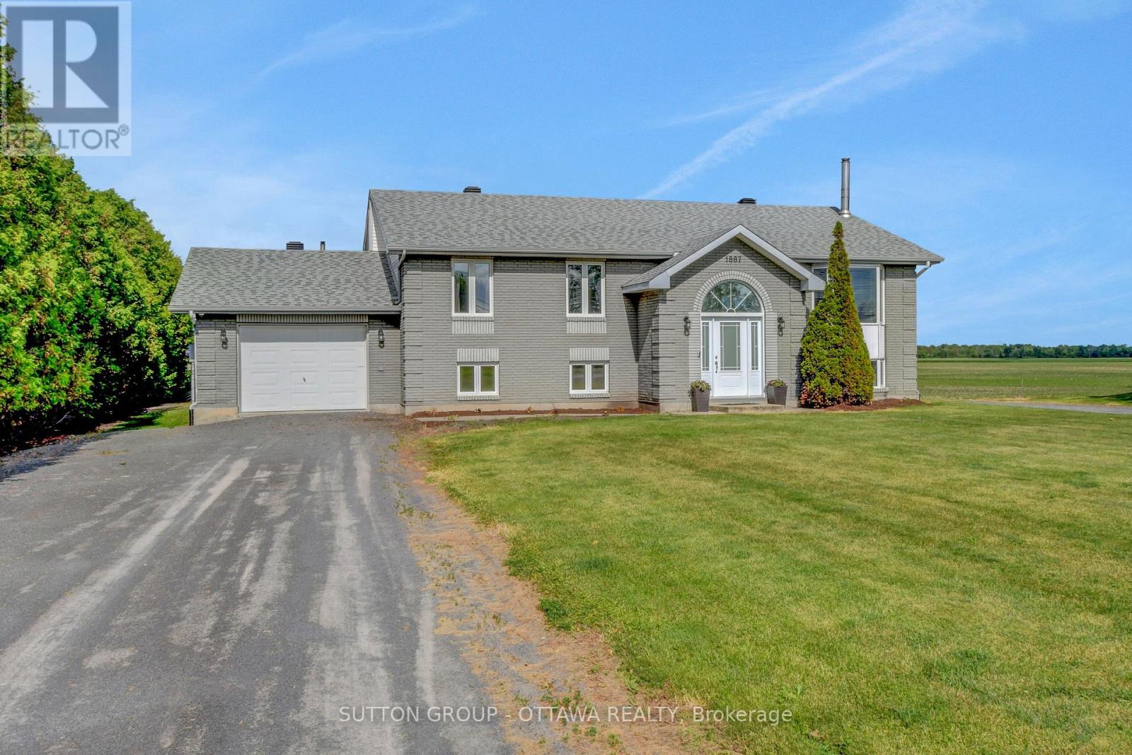 1887 Champlain Street, Clarence-Rockland, Ontario  K0A 1N0 - Photo 4 - X12233103