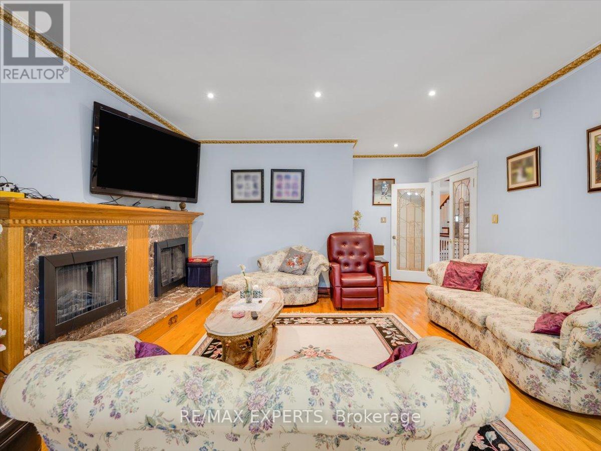 9 Cynthia Crescent, Brampton, Ontario  L6P 0S9 - Photo 8 - W12230450