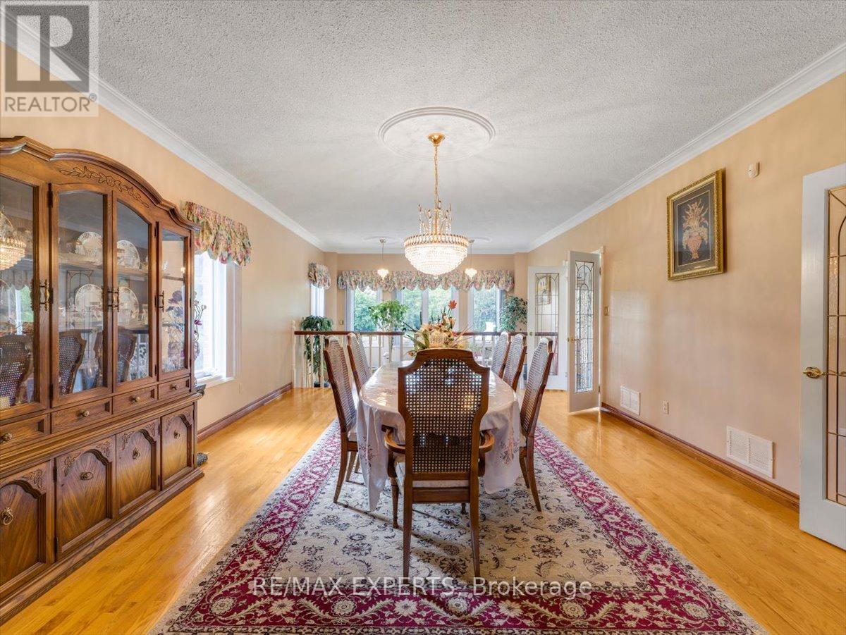 9 Cynthia Crescent, Brampton, Ontario  L6P 0S9 - Photo 7 - W12230450