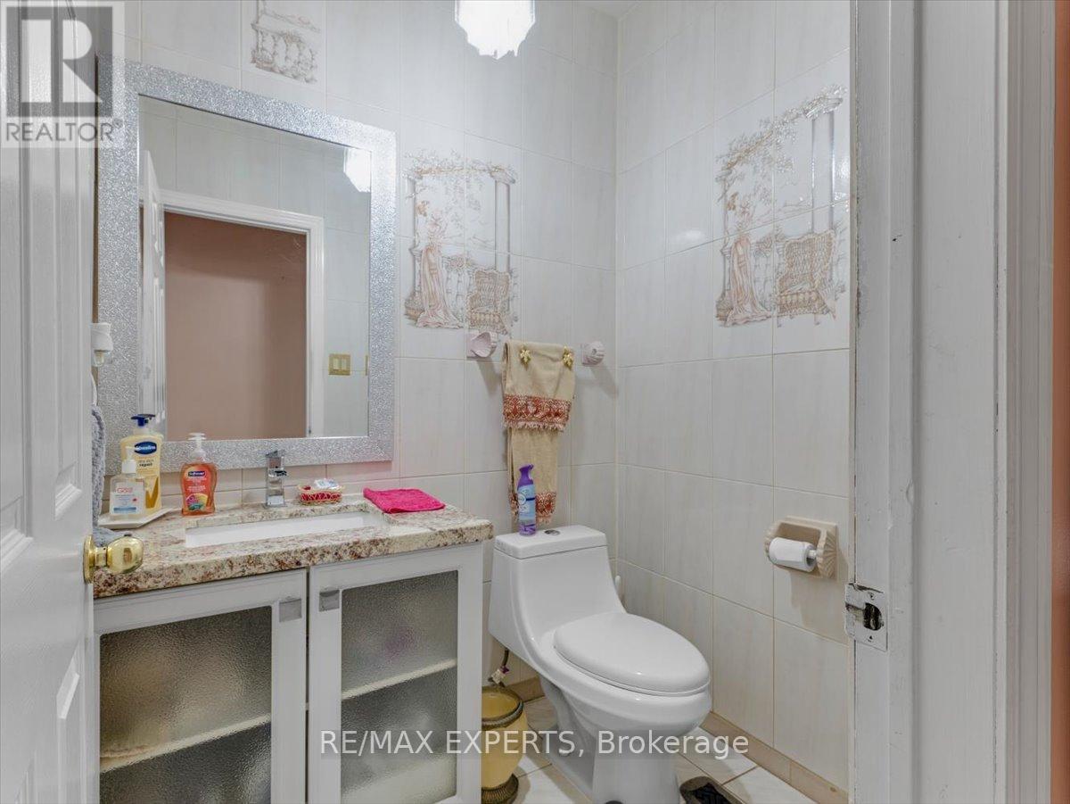 9 Cynthia Crescent, Brampton, Ontario  L6P 0S9 - Photo 13 - W12230450