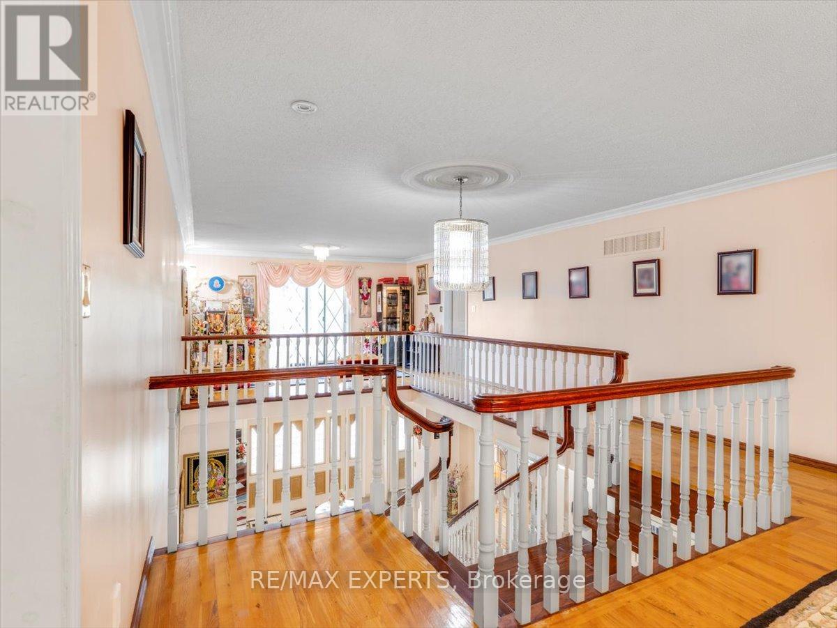 9 Cynthia Crescent, Brampton, Ontario  L6P 0S9 - Photo 14 - W12230450