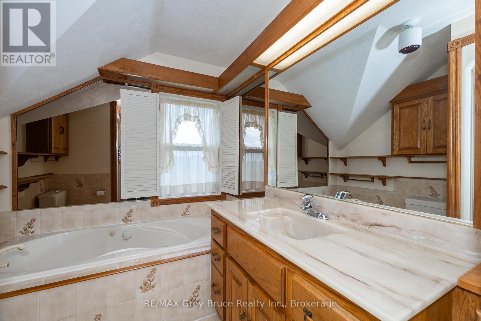 319144 Grey Road 1, Georgian Bluffs, Ontario  N4K 0G2 - Photo 36 - X12233184