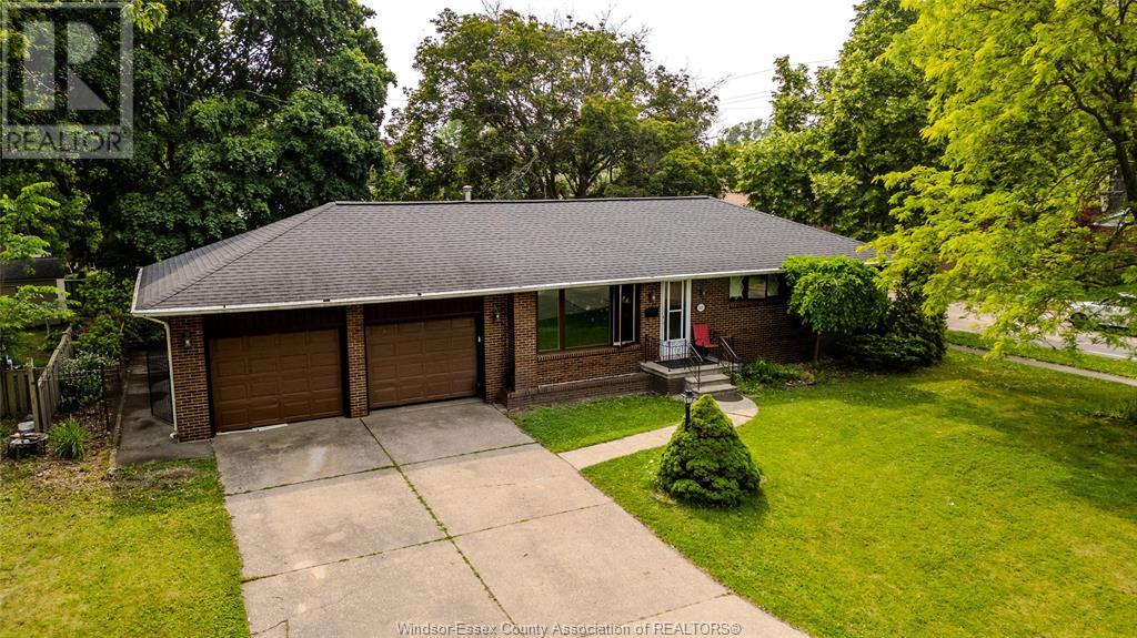 Property at 2415 MARK image 2