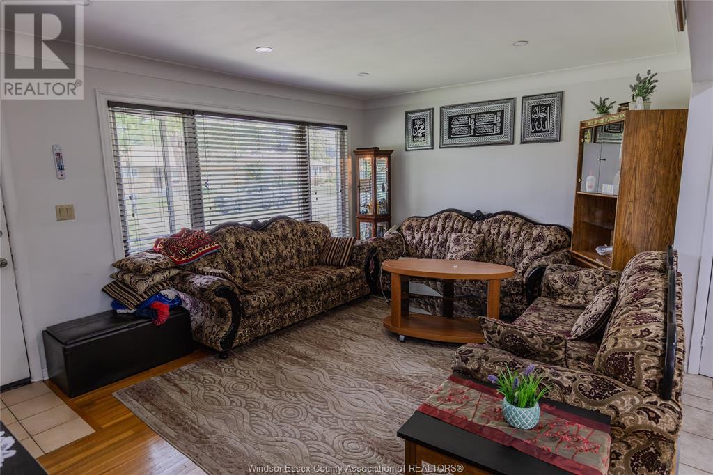 Property at 2415 MARK image 3