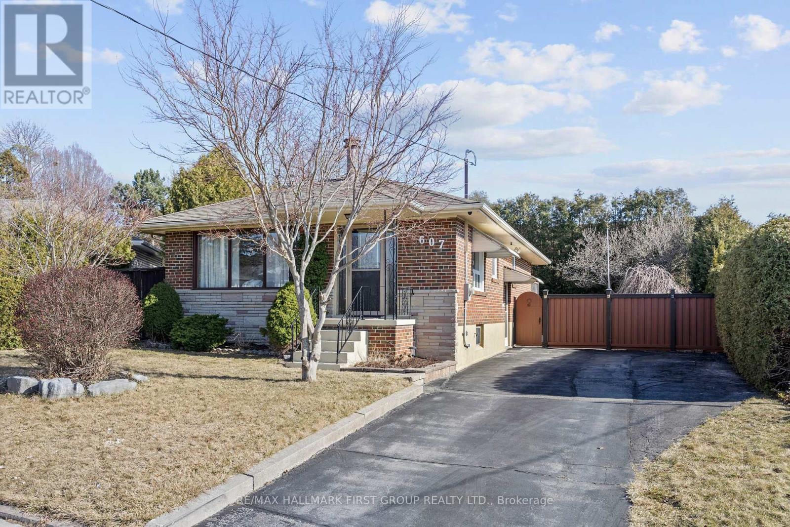 Property at 607 NEWMAN CRESCENT image 2