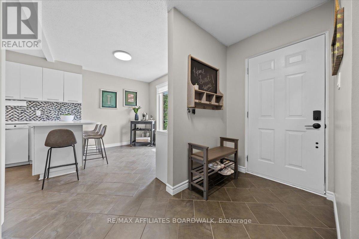 Property at 9 MELANIE CRESCENT image 4