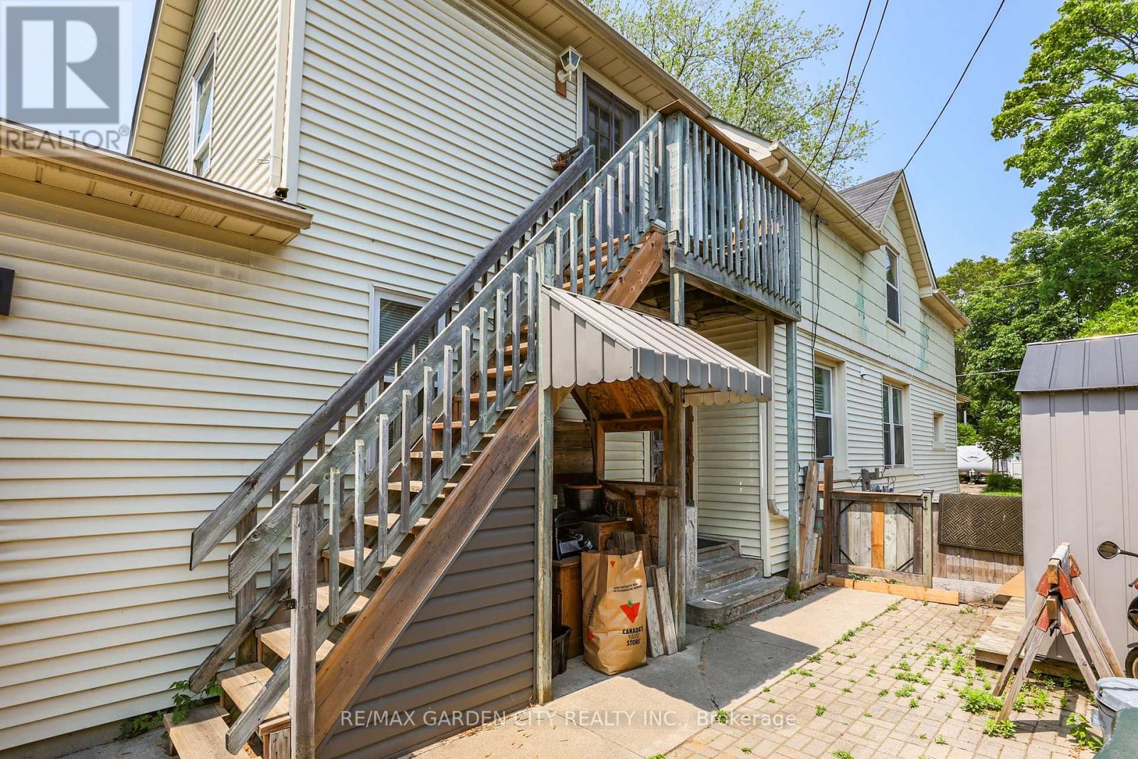 218 Russell Avenue S, St. Catharines, Ontario  L2R 1W8 - Photo 11 - X12233294