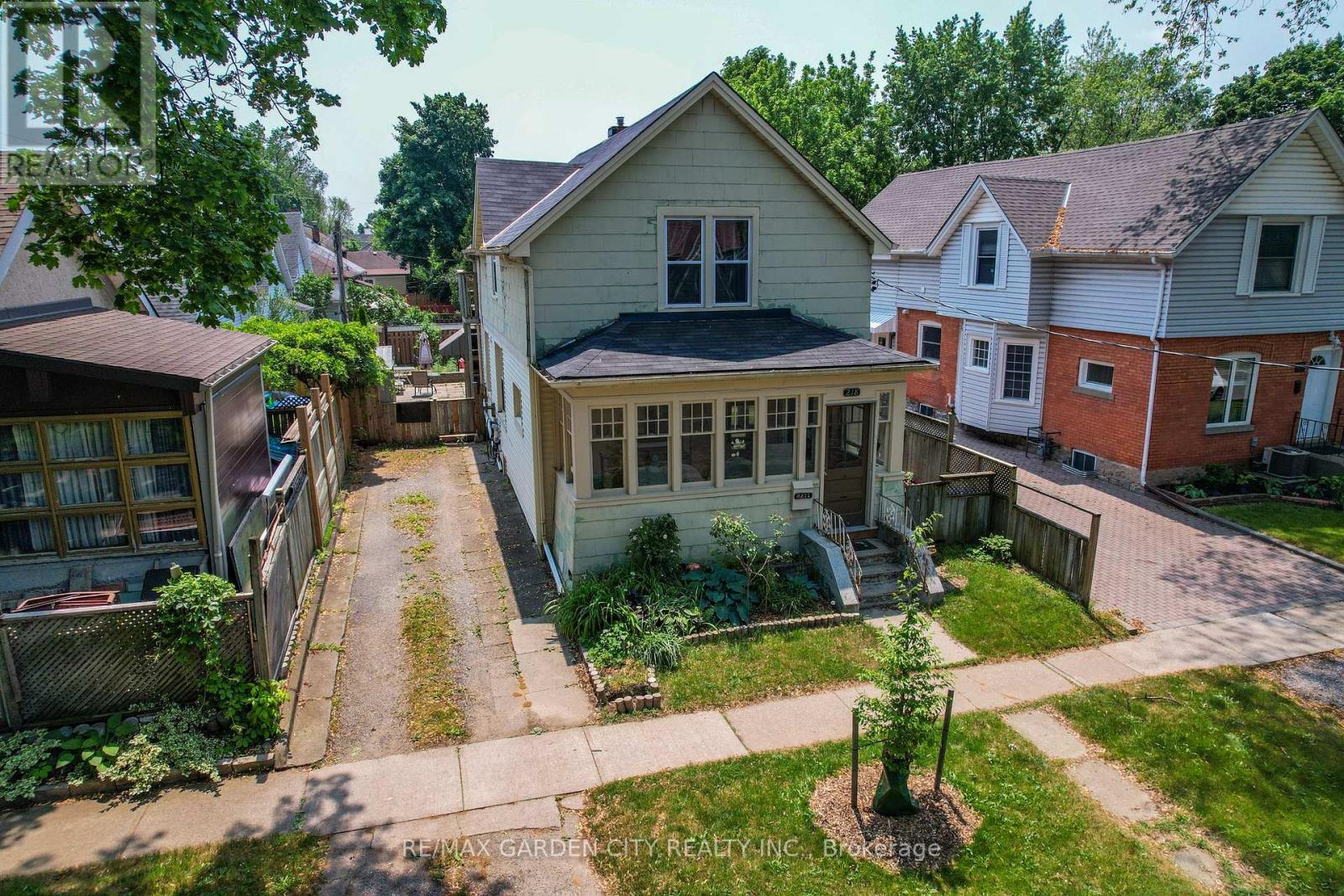 Property at 218 RUSSELL AVENUE S image 2