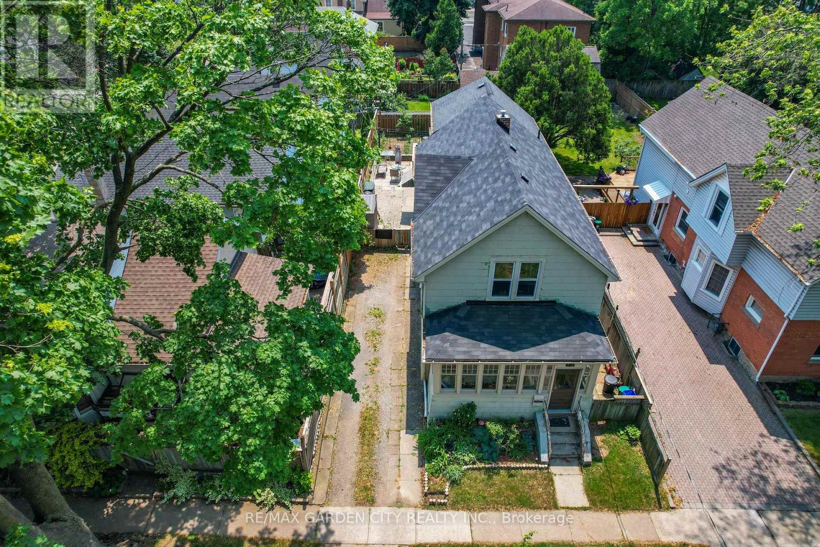 Property at 218 RUSSELL AVENUE S image 3