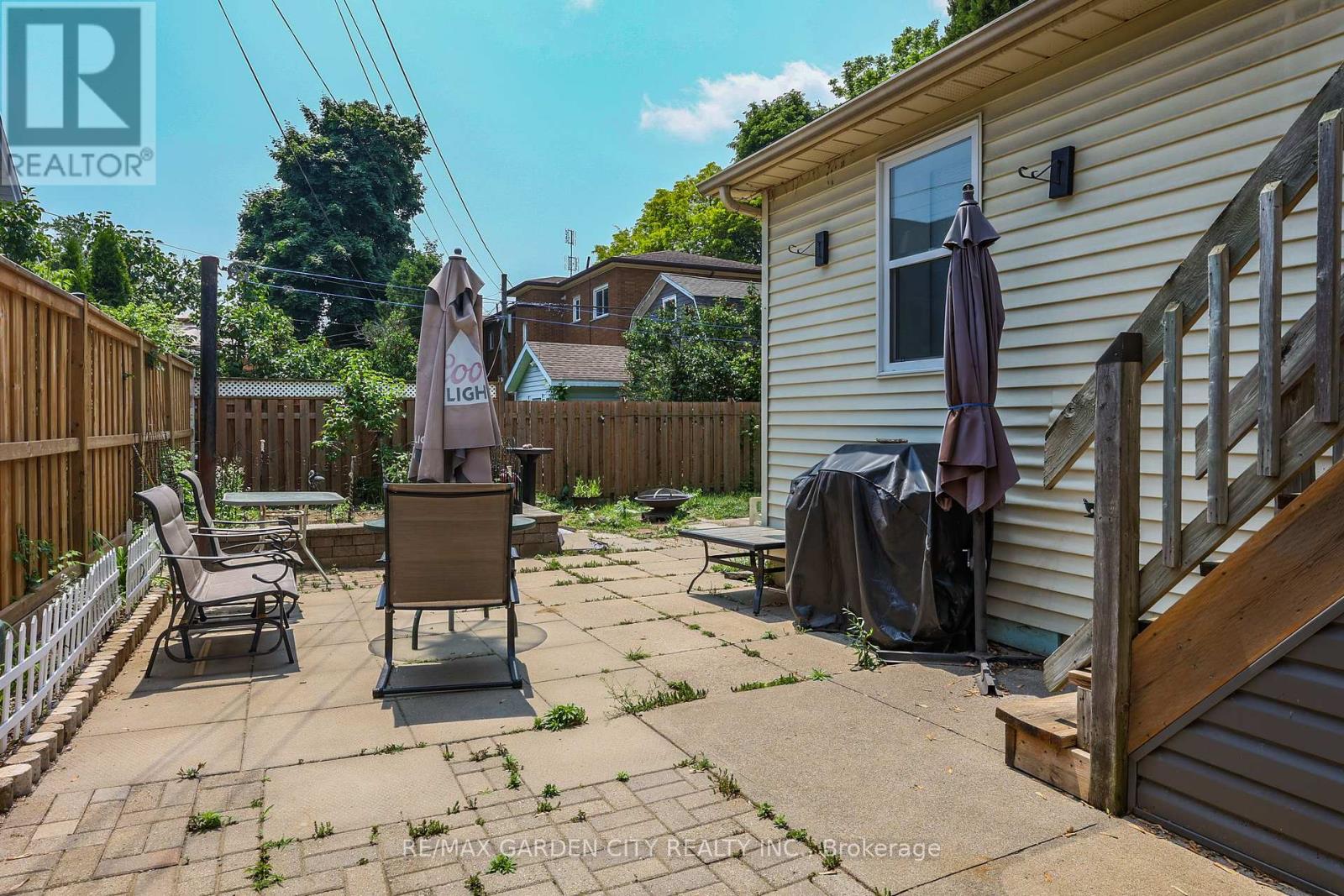 Property at 218 RUSSELL AVENUE S image 5