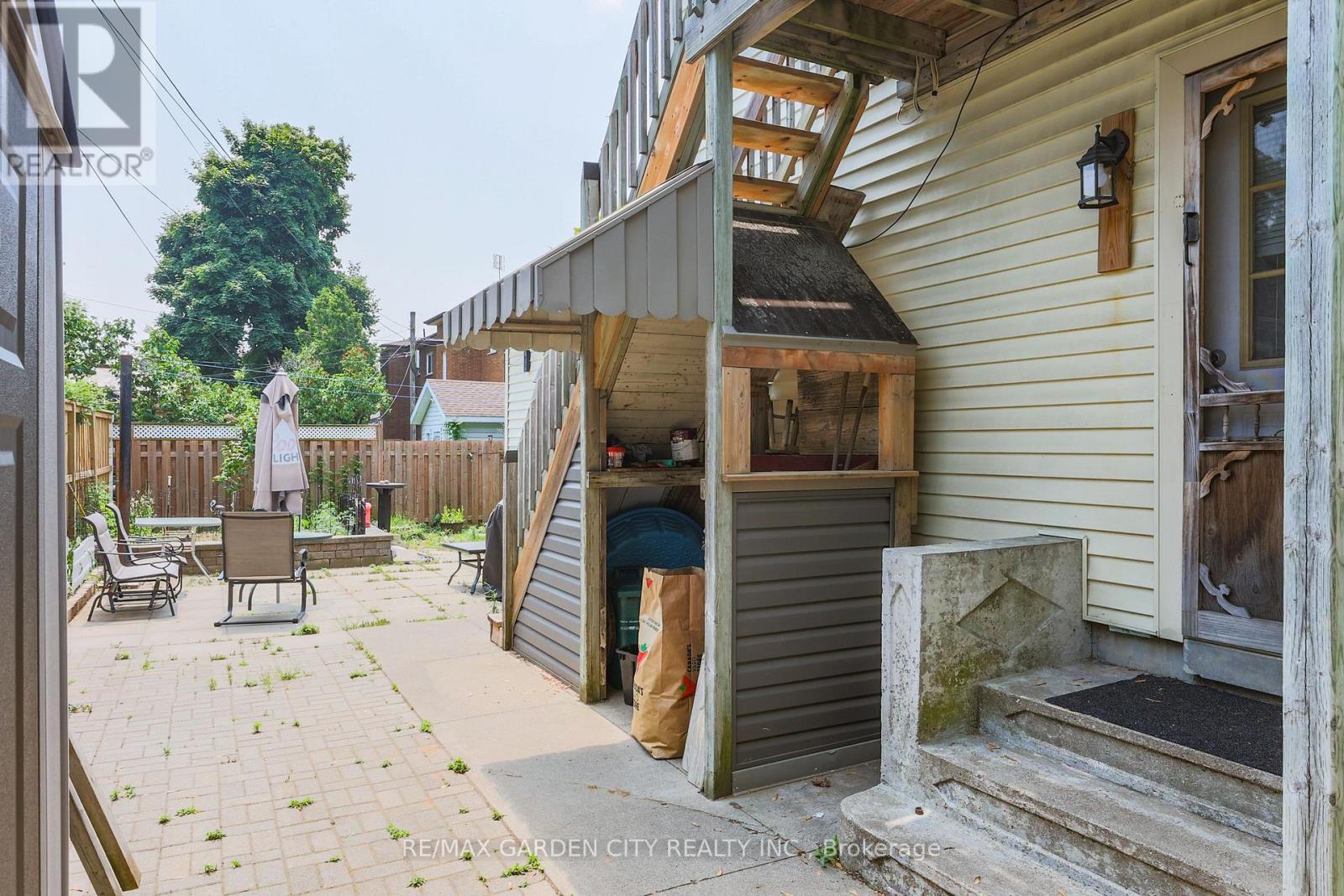 218 Russell Avenue S, St. Catharines, Ontario  L2R 1W8 - Photo 6 - X12233294
