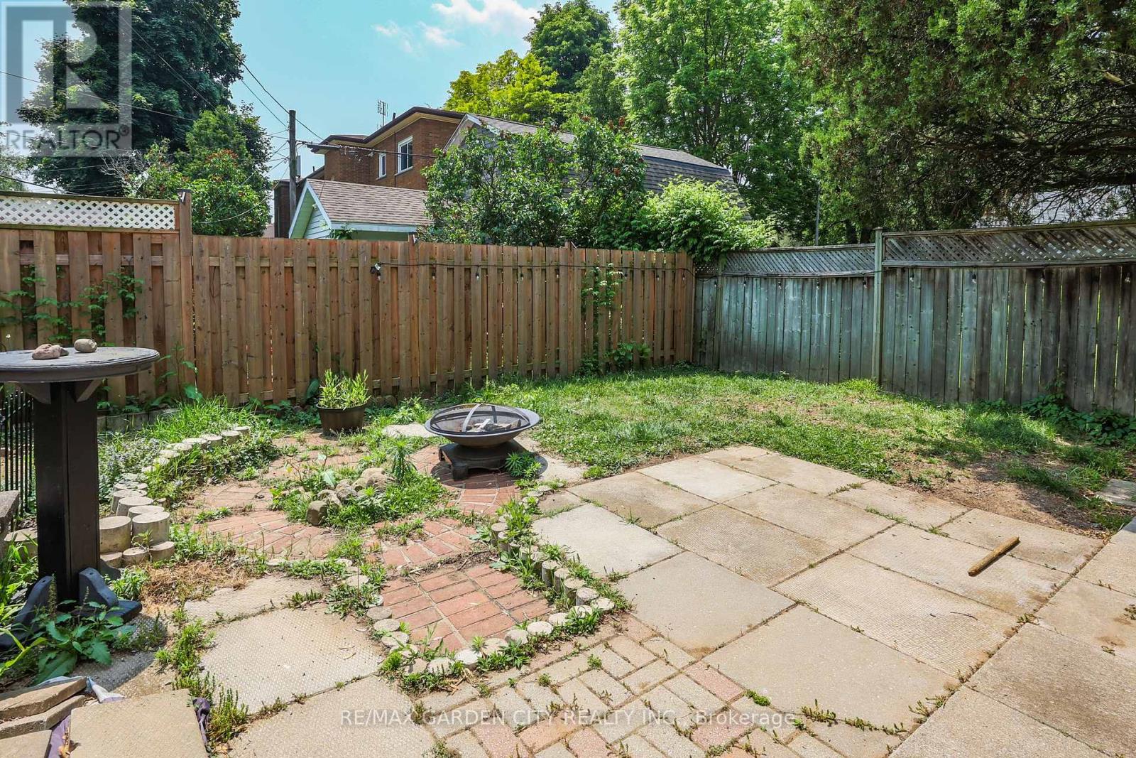 218 Russell Avenue S, St. Catharines, Ontario  L2R 1W8 - Photo 8 - X12233294