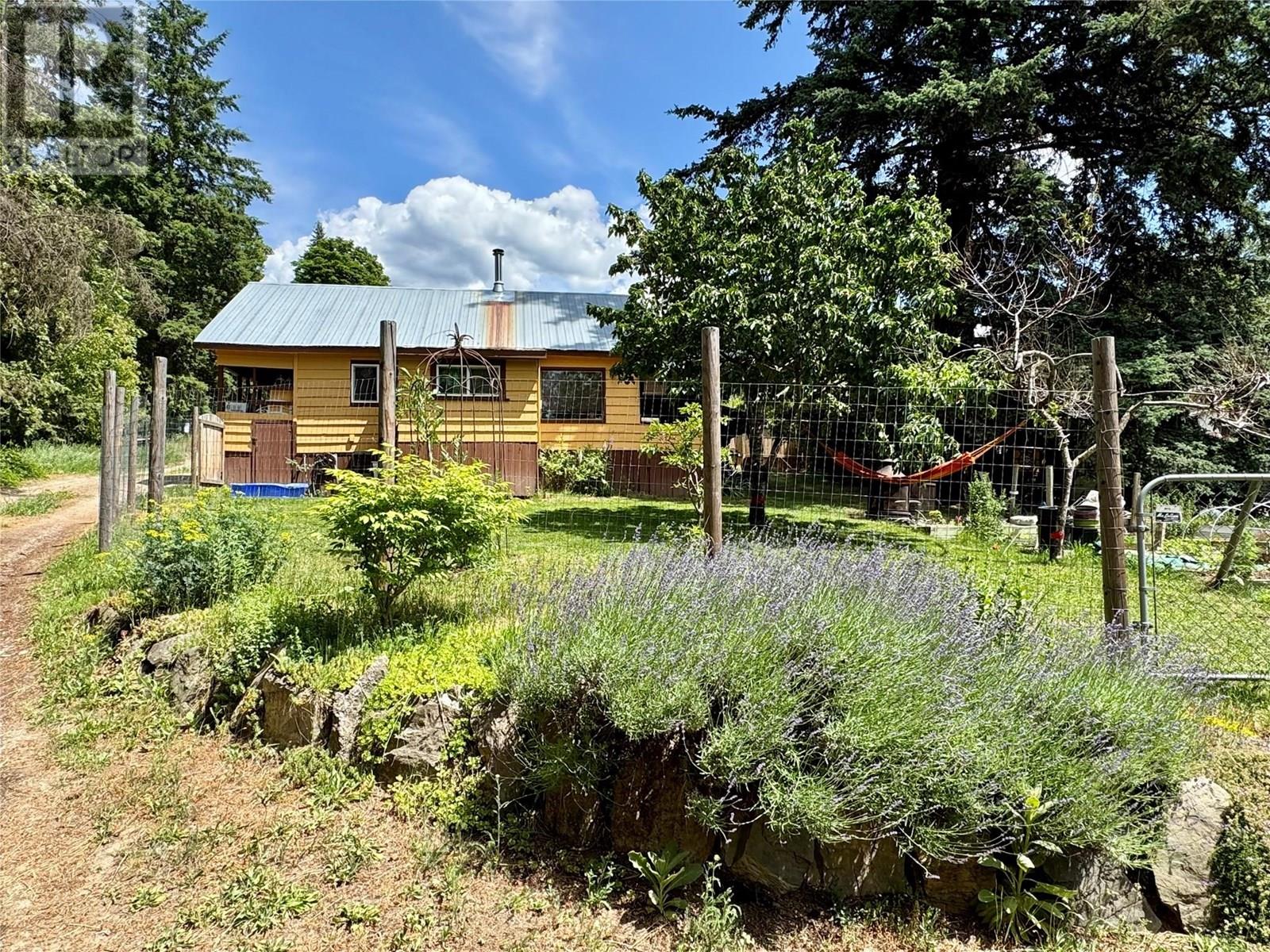 Wynndel/Lakeview House for sale:  2 bedroom 806 sq.ft. (Listed 2025-04-12)