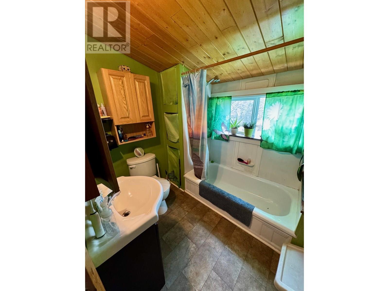 5128 Duck Creek Road, Wynndel, British Columbia  V0B 2N0 - Photo 15 - 10342374