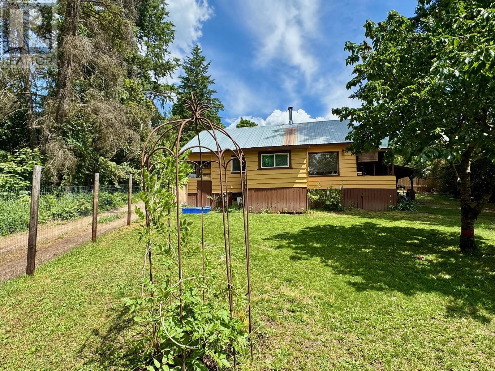 5128 Duck Creek Road, Wynndel, British Columbia  V0B 2N0 - Photo 4 - 10342374