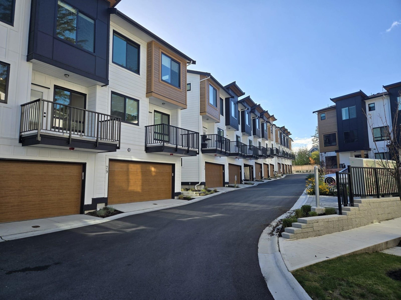 Property at 23 17538 100 AVENUE image 3