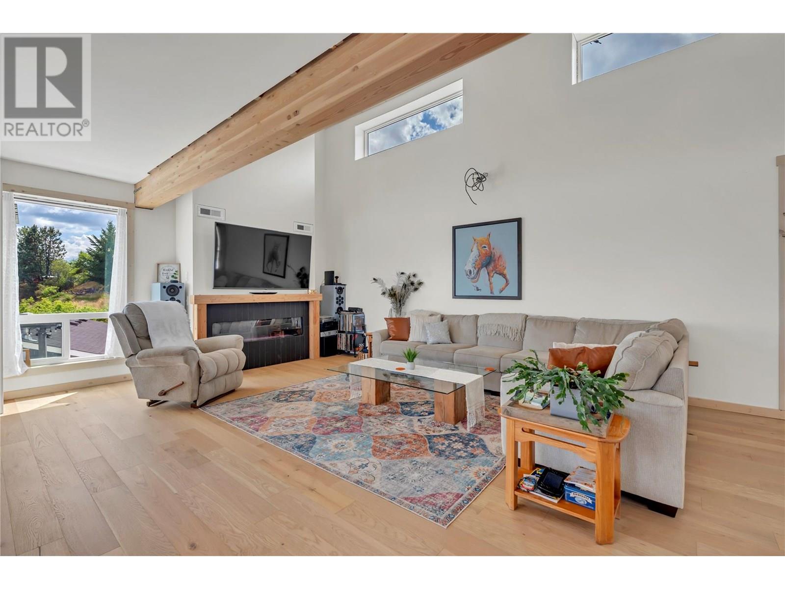 Property at 6074 Jackson Crescent image 4