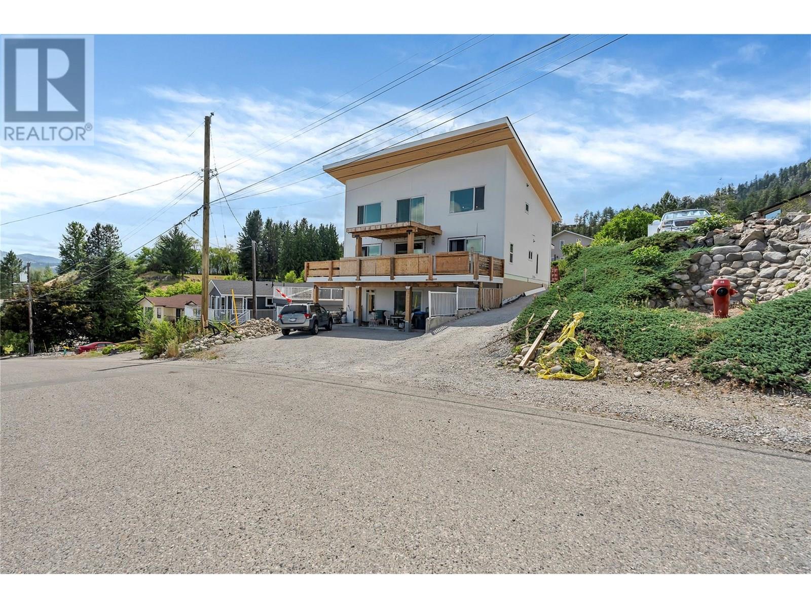 Property at 6074 Jackson Crescent image 1