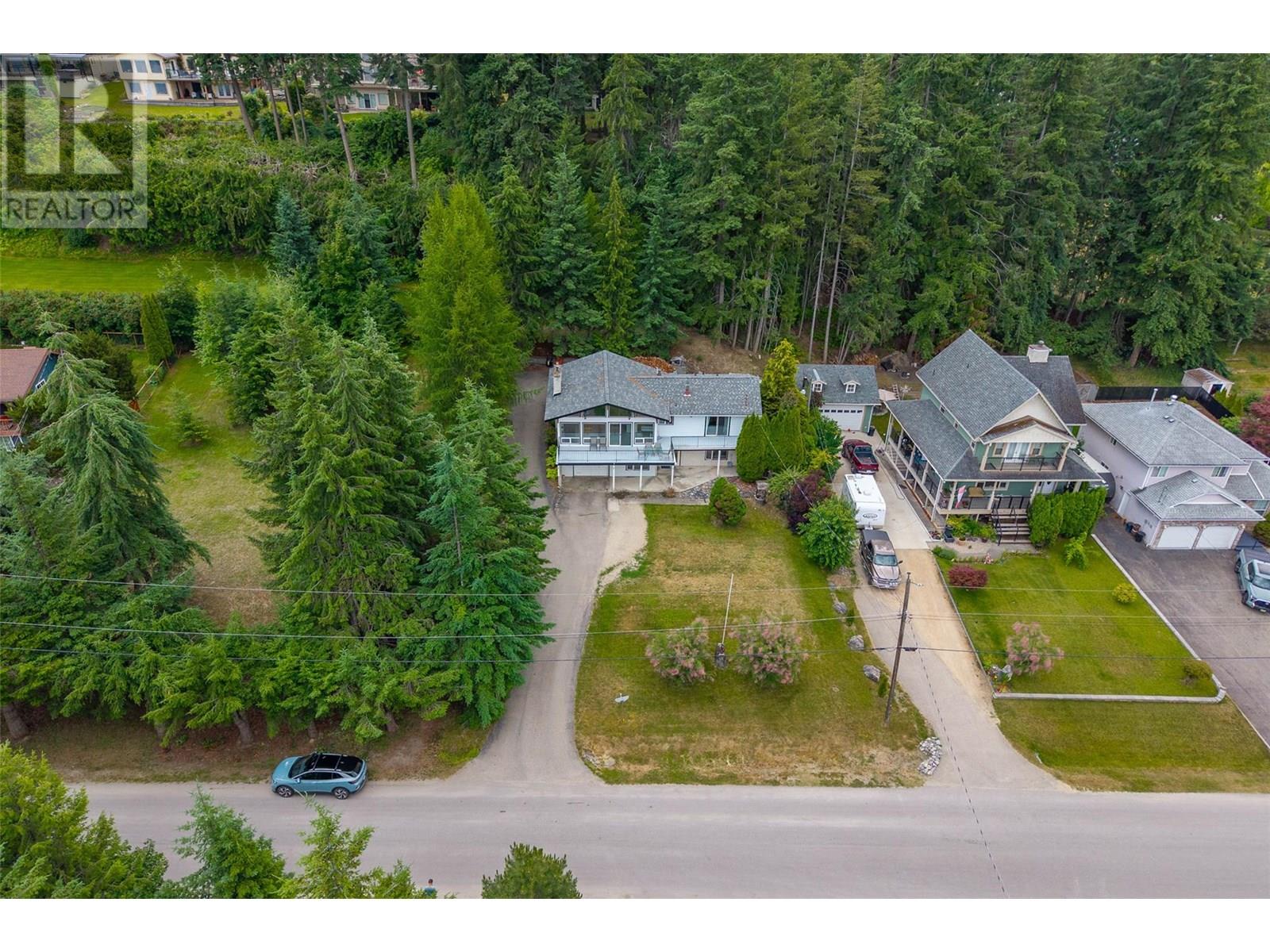 Property at 2250 Lakeview Drive image 3