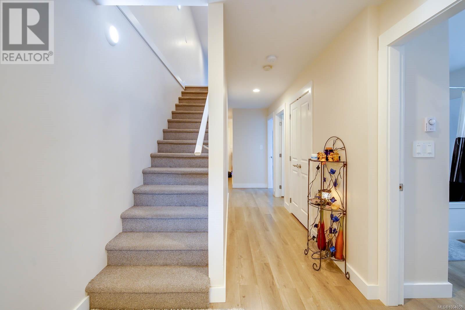 Property at 2 2623 5th Ave image 3