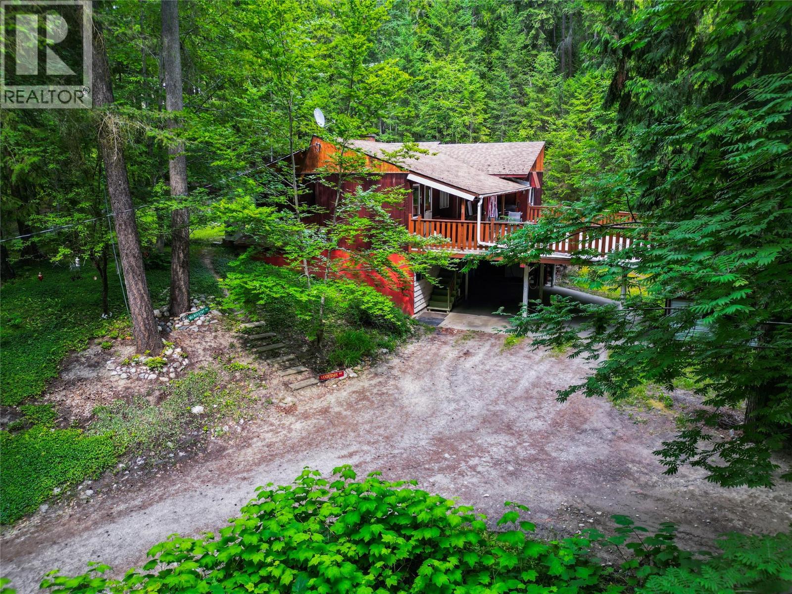 8043 97A Highway, mara, British Columbia V0E2K0