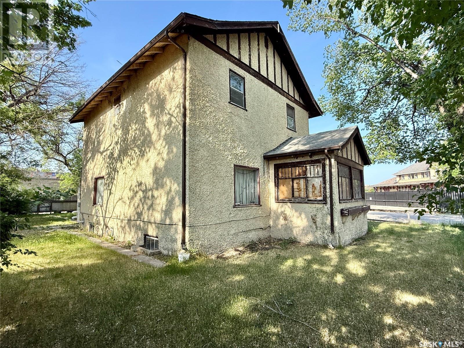 Property at 202 24th STREET W image 1
