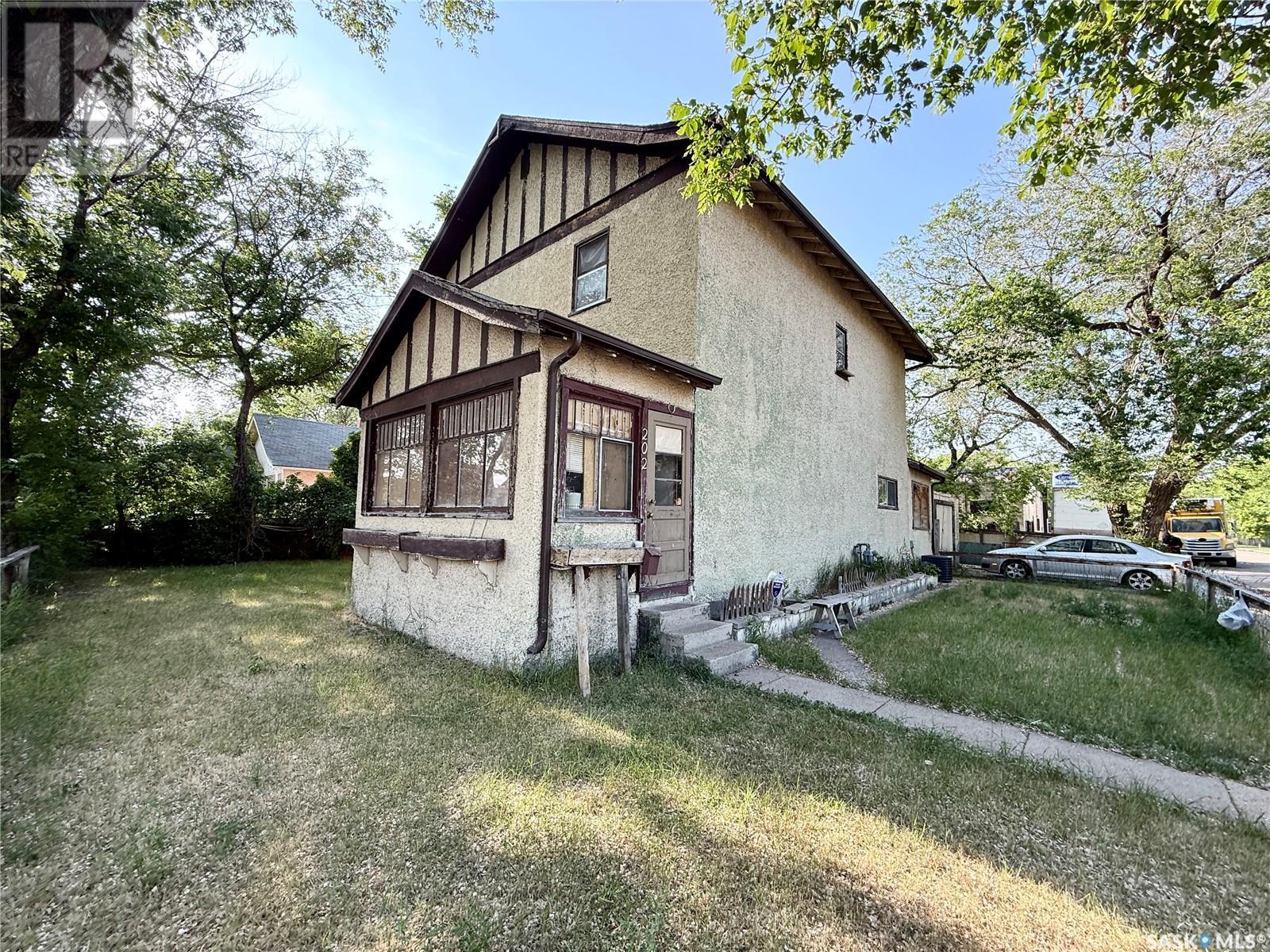 Property at 202 24th STREET W image 2