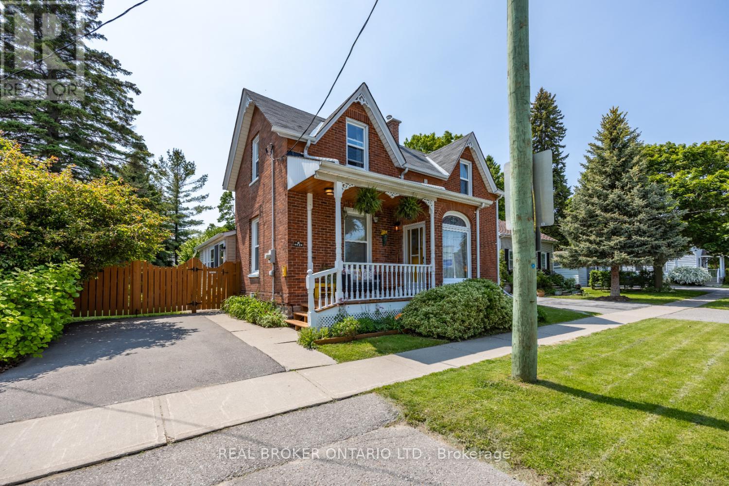 Property at 42 LIBERTY STREET N image 2