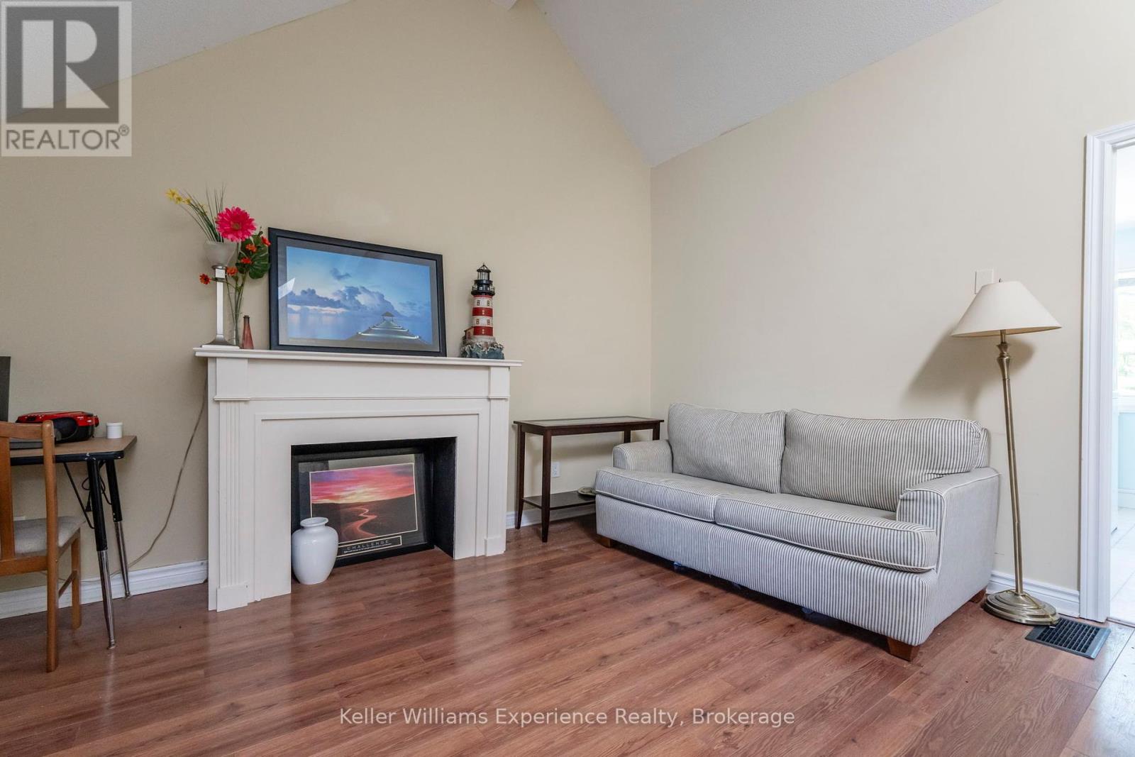 B8 - 23 Wasaga Woods Circle, Wasaga Beach, Ontario  L9Z 2N1 - Photo 11 - S12233430