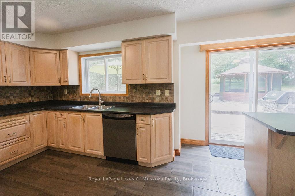 12 Murray Street, Sundridge, Ontario  P0A 1Z0 - Photo 10 - X12233397