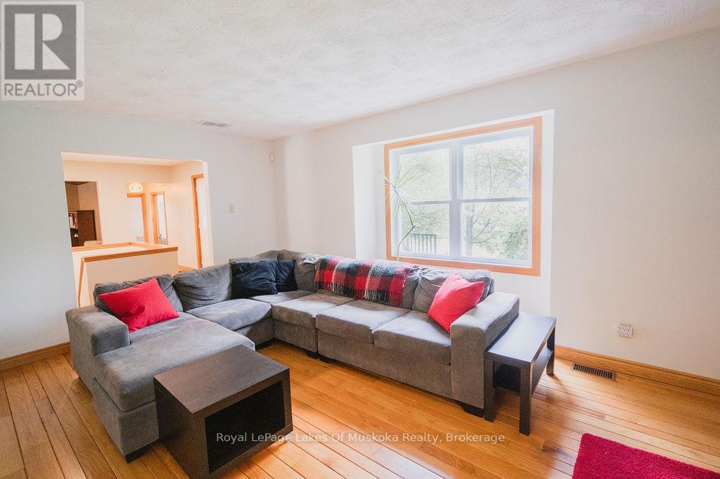 12 Murray Street, Sundridge, Ontario  P0A 1Z0 - Photo 6 - X12233397