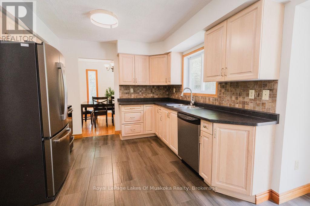 12 Murray Street, Sundridge, Ontario  P0A 1Z0 - Photo 7 - X12233397