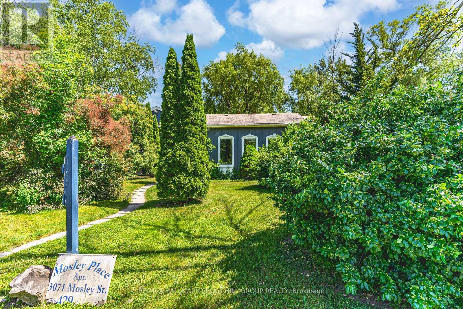 3071 Mosley Street, Wasaga Beach, Ontario  L9Z 1W7 - Photo 2 - S12230726
