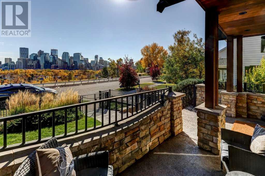 Property at 738 Crescent Road NW image 3