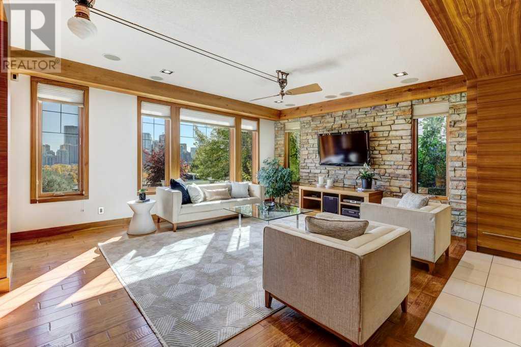 Property at 738 Crescent Road NW image 5