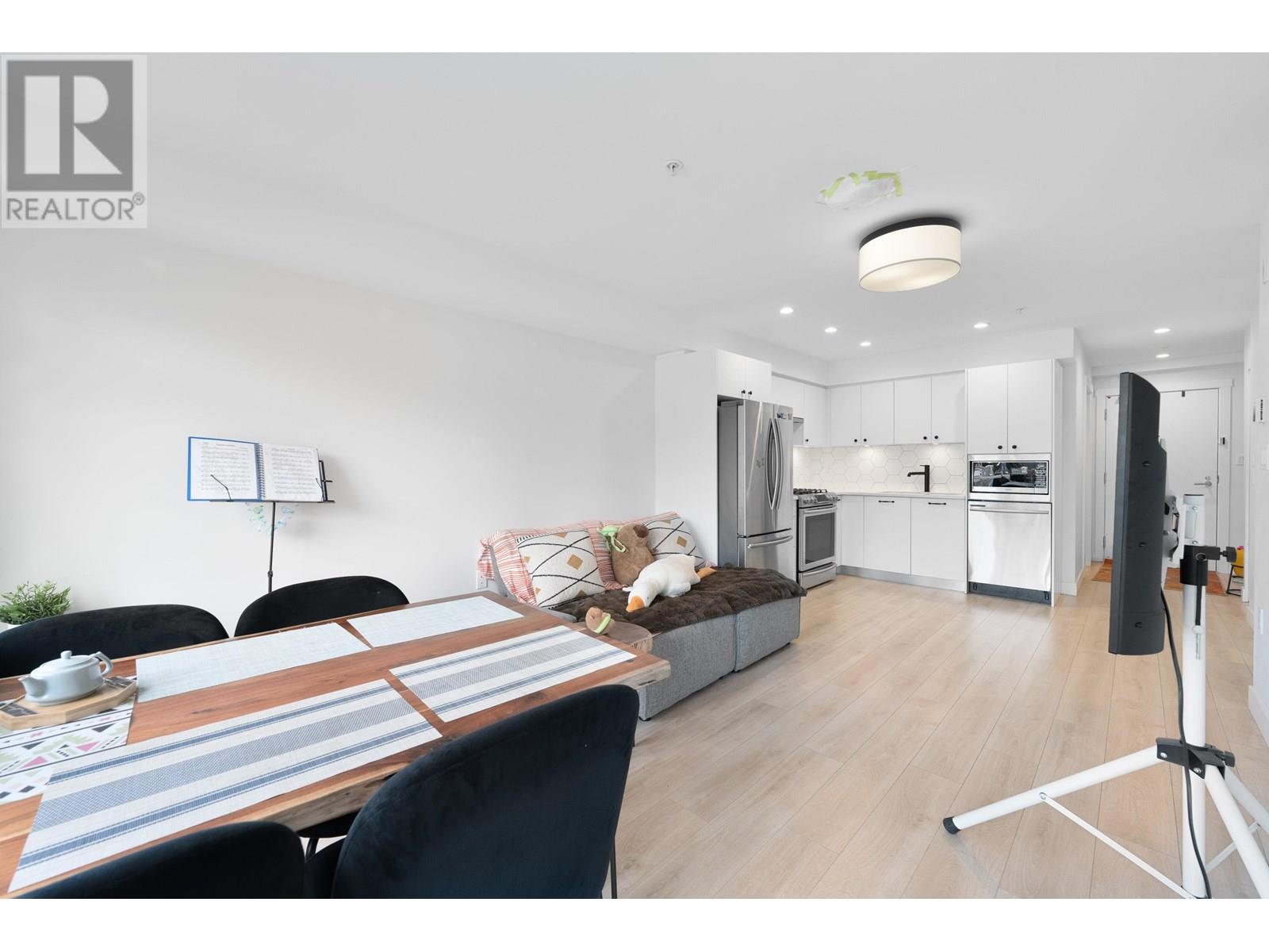 309 1519 Crown Street, North Vancouver, British Columbia  V7J 1G6 - Photo 6 - R3017774