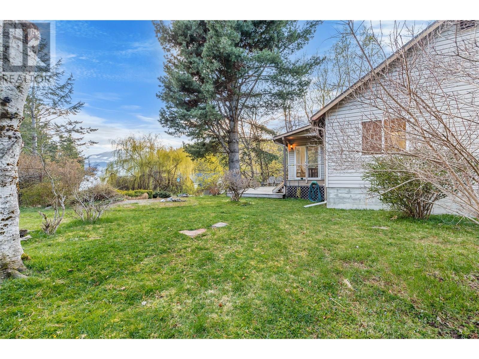 321 Golf View Street, Riondel, British Columbia  V0B 2B0 - Photo 3 - 10344784