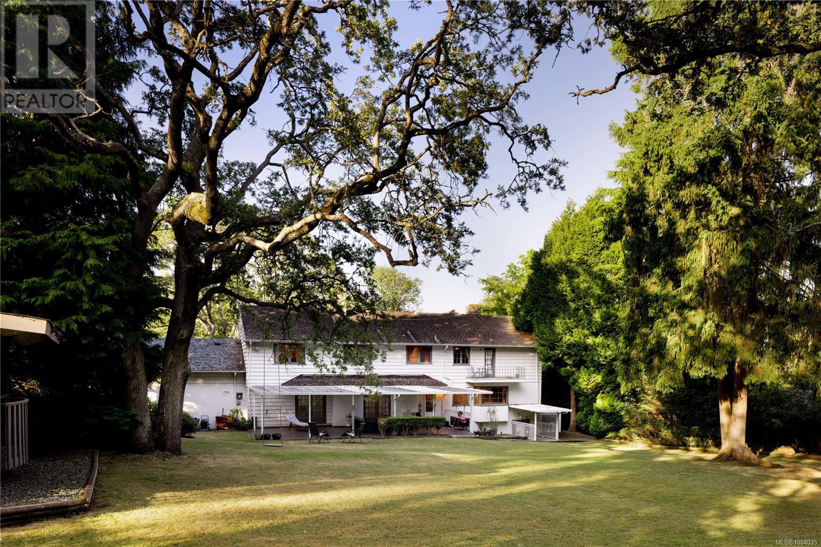 Property at 3460 Beach Dr image 3