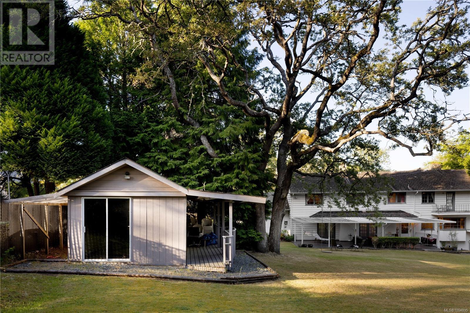 Property at 3460 Beach Dr image 4