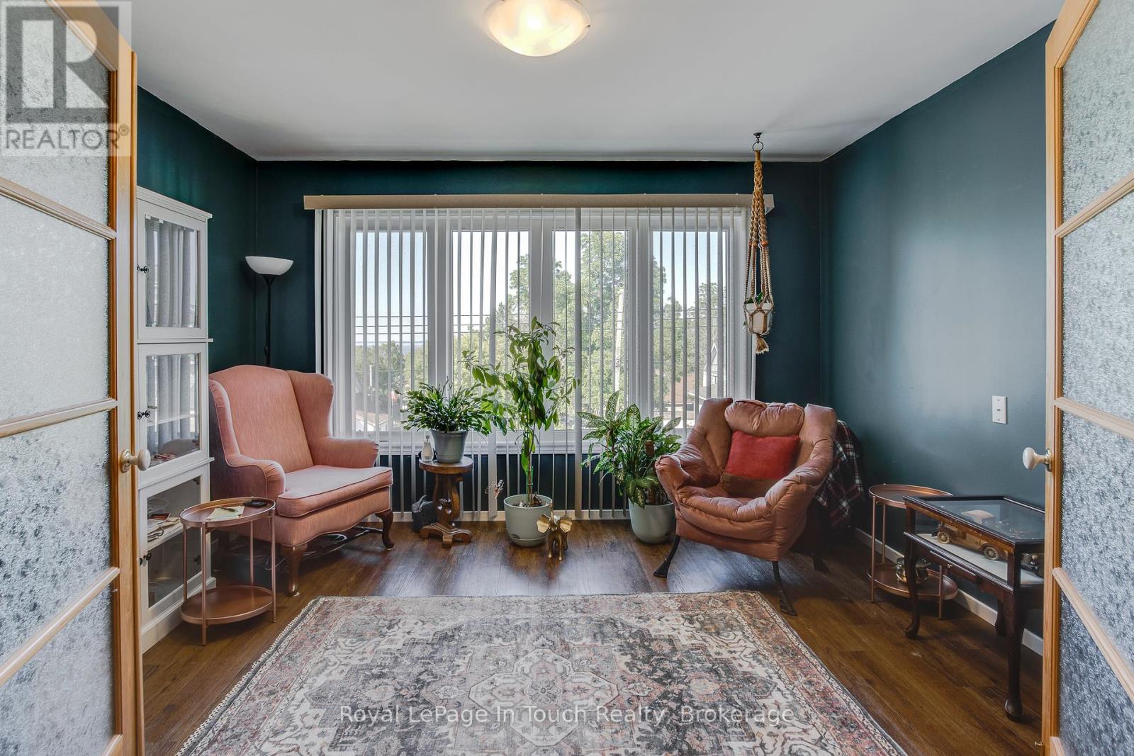 206 Lindsay Street, Midland, Ontario  L4R 2T9 - Photo 10 - S12233483