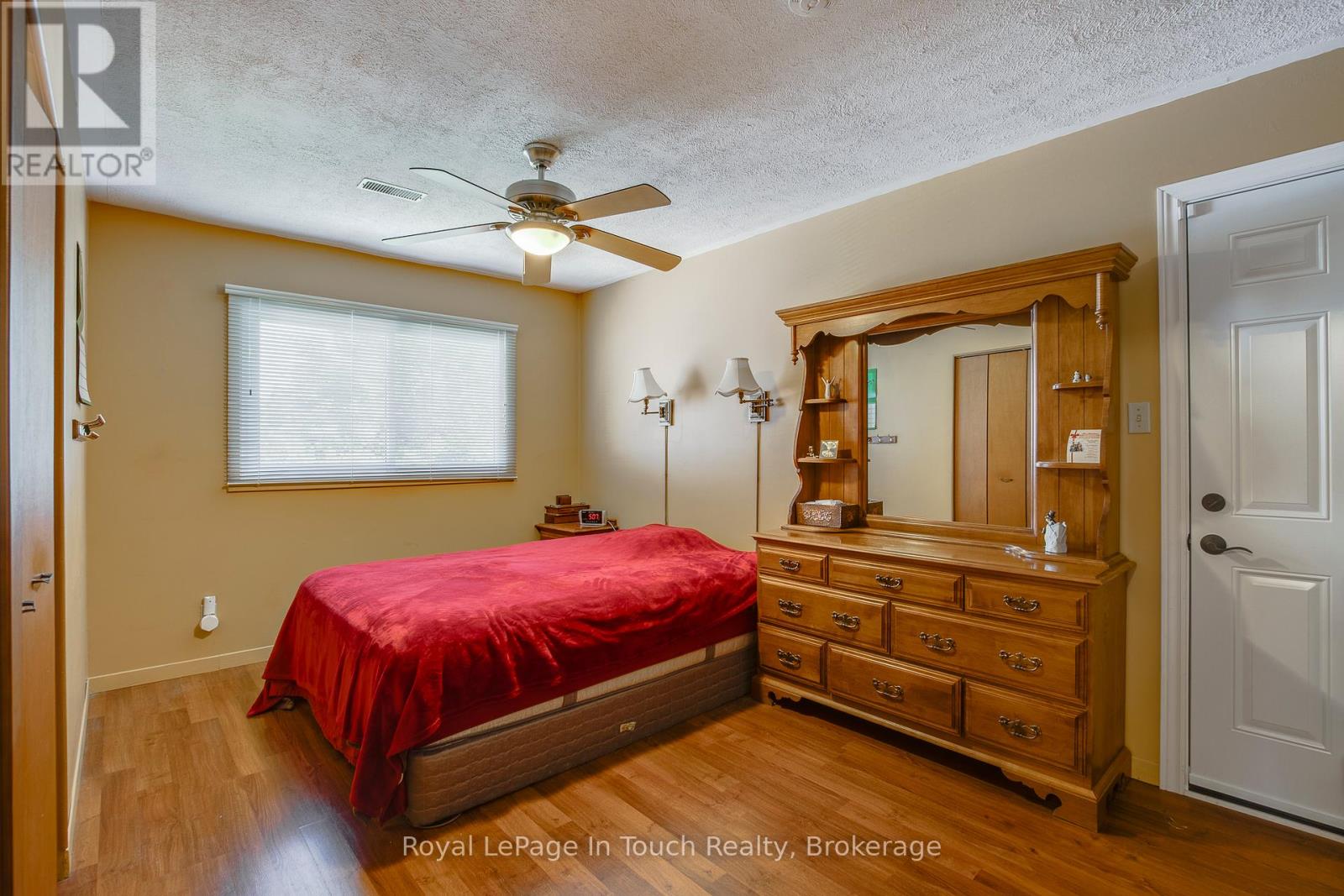 206 Lindsay Street, Midland, Ontario  L4R 2T9 - Photo 13 - S12233483