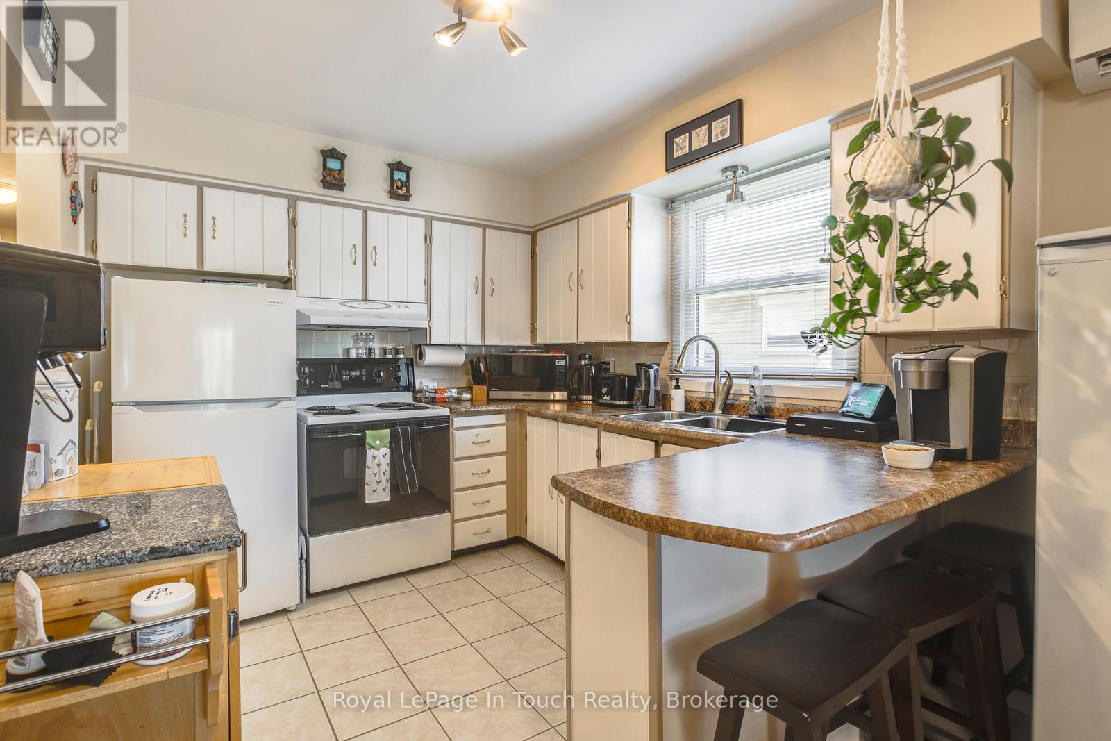 206 Lindsay Street, Midland, Ontario  L4R 2T9 - Photo 20 - S12233483