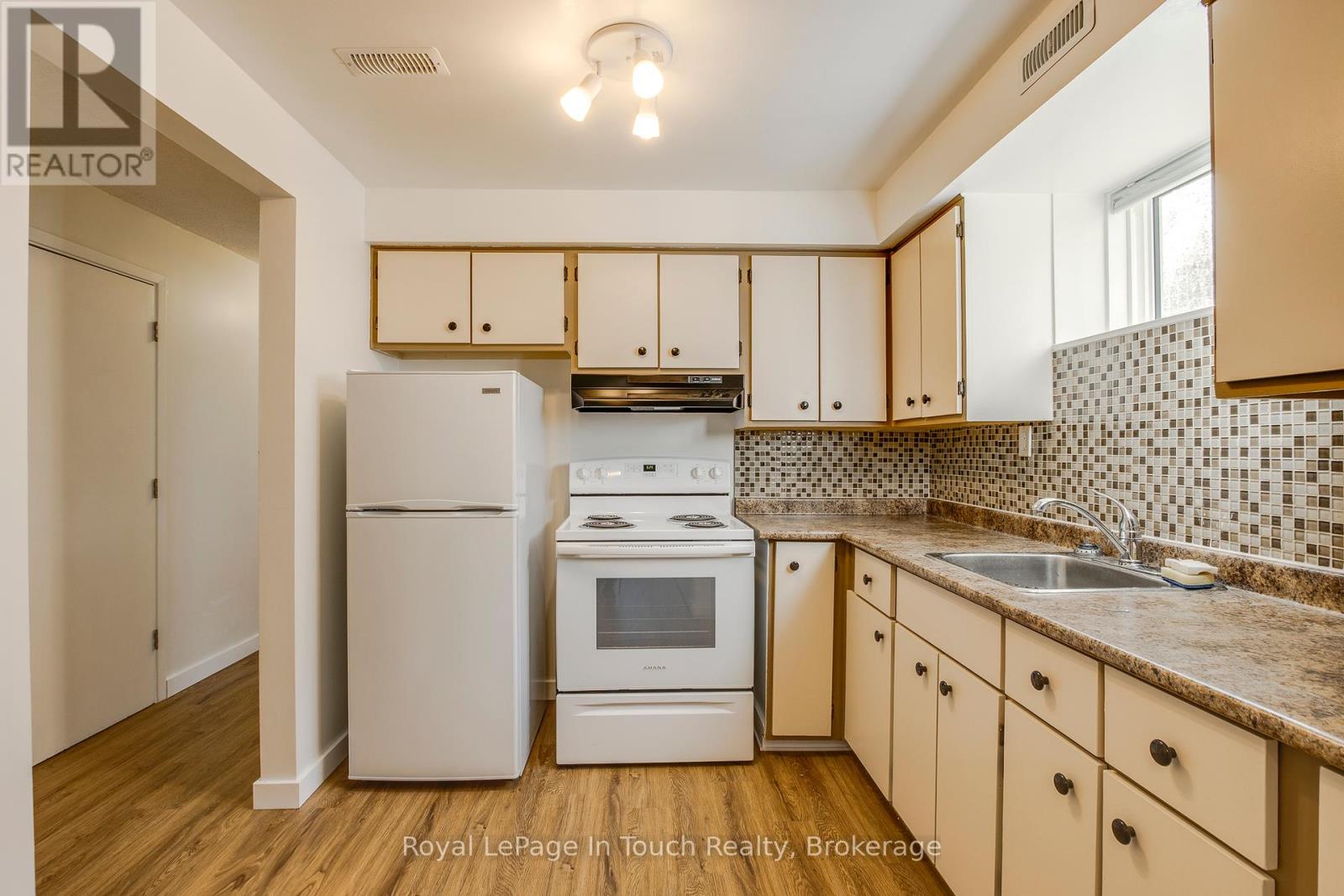 206 Lindsay Street, Midland, Ontario  L4R 2T9 - Photo 27 - S12233483