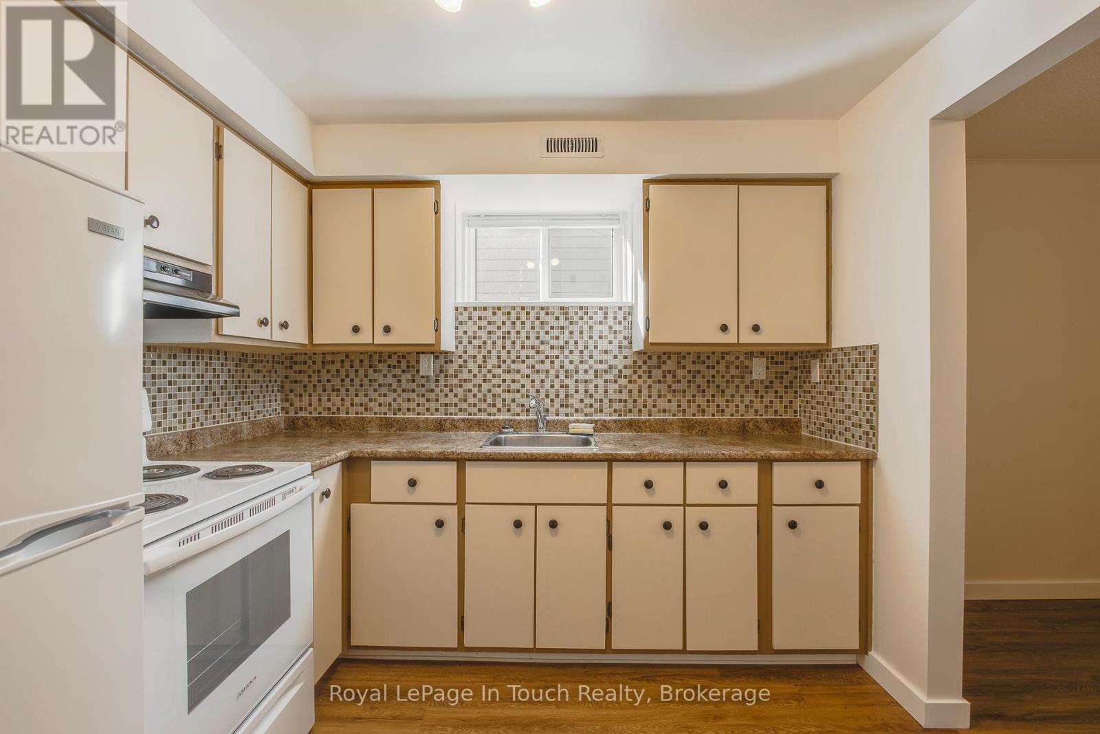 206 Lindsay Street, Midland, Ontario  L4R 2T9 - Photo 28 - S12233483