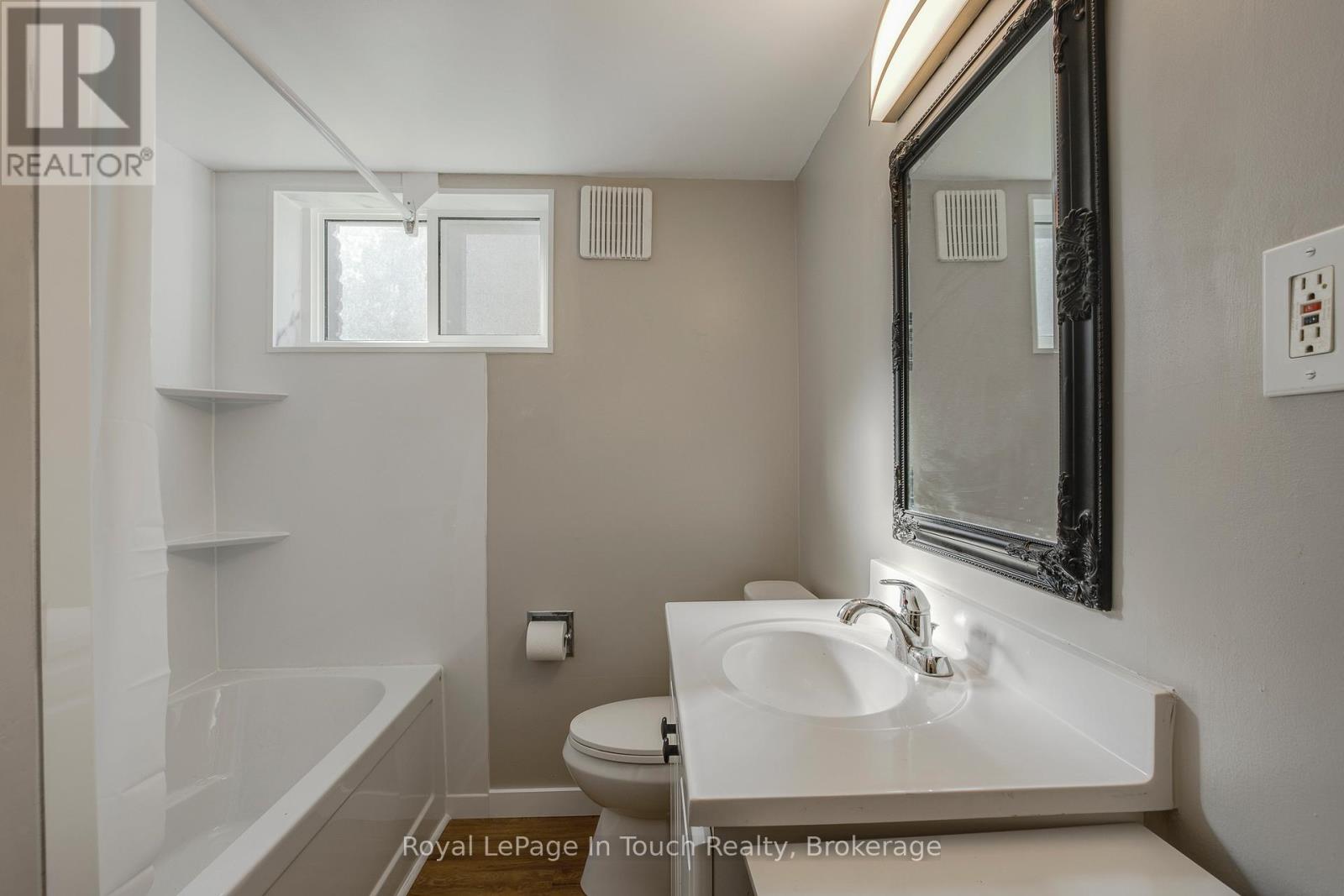 206 Lindsay Street, Midland, Ontario  L4R 2T9 - Photo 32 - S12233483