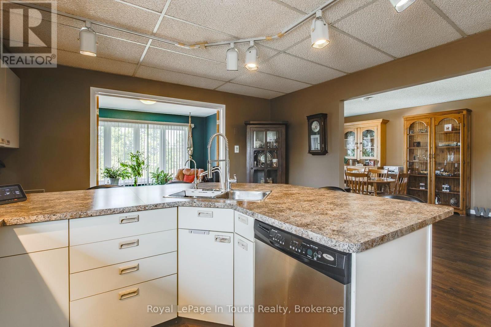 206 Lindsay Street, Midland, Ontario  L4R 2T9 - Photo 5 - S12233483