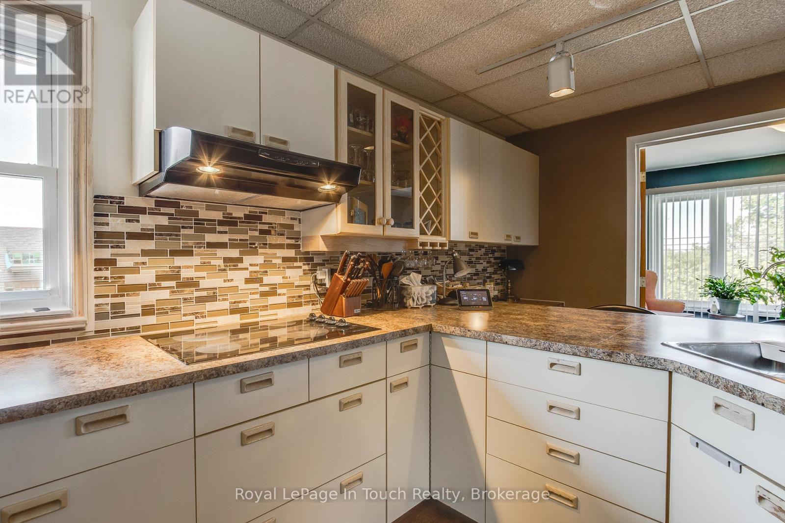 206 Lindsay Street, Midland, Ontario  L4R 2T9 - Photo 6 - S12233483