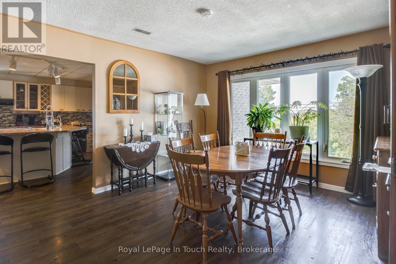 206 Lindsay Street, Midland, Ontario  L4R 2T9 - Photo 7 - S12233483