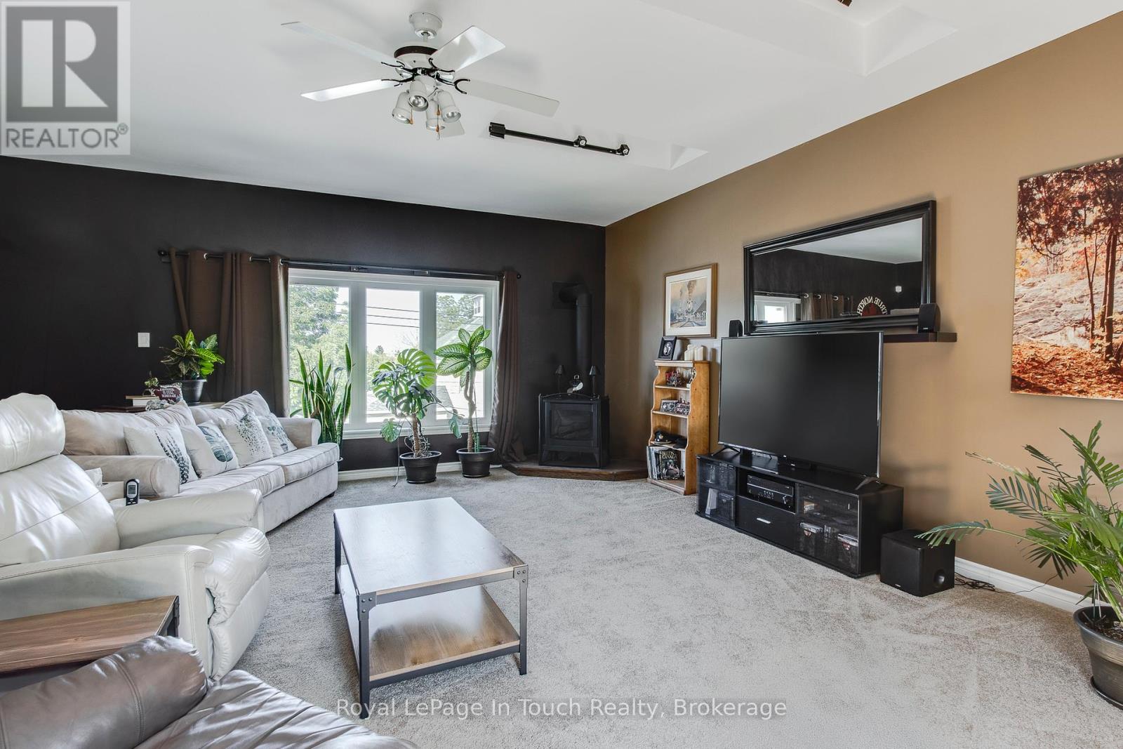 206 Lindsay Street, Midland, Ontario  L4R 2T9 - Photo 8 - S12233483